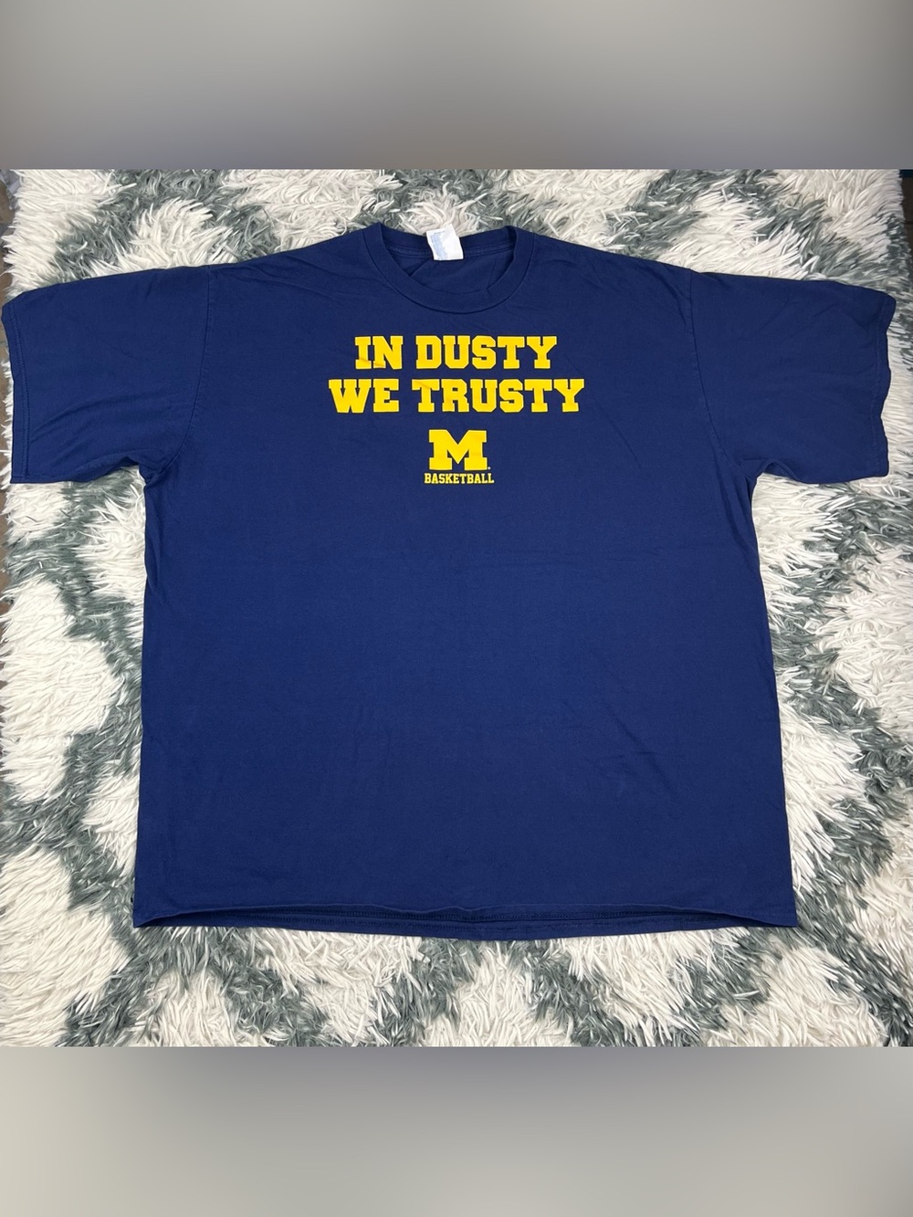 Michigan Basketball Men’s Blue Yellow IN DUSTY WE TRUSTY T-shirt Size 2XL